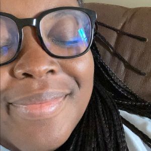 Meet your Posher, Simone